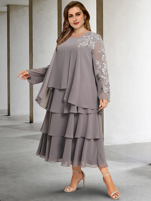 Zweiteiliges A-Linien-Kleid in Übergröße mit geschwungenen Schultern, elegantes Kleid für die Brautmutter, formelles, knielanges, ärmelloses Chiffon-Kleid mit Rundhalsausschnitt und Rüschenapplikationen